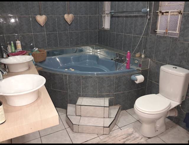 3 BEDROOM HOUSE FOR SALE IN BONANNE
